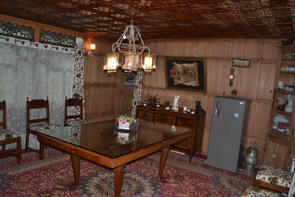 Akbar Group Of Heritage Houseboats Nagin Bagh Habitación foto