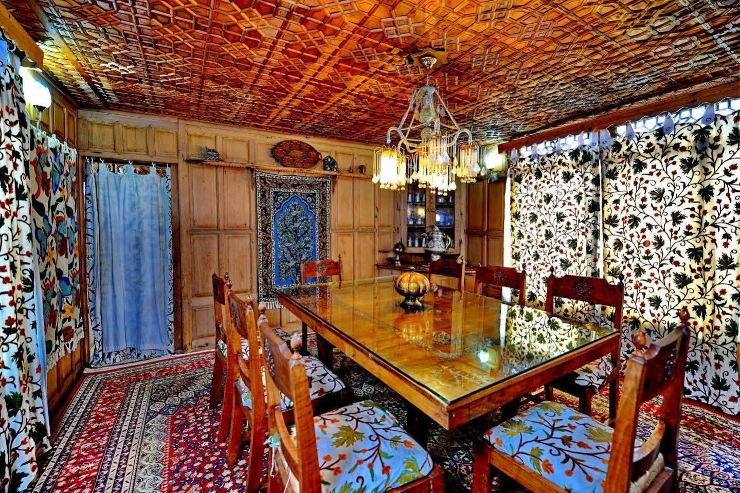 Akbar Group Of Heritage Houseboats Nagin Bagh Exterior foto